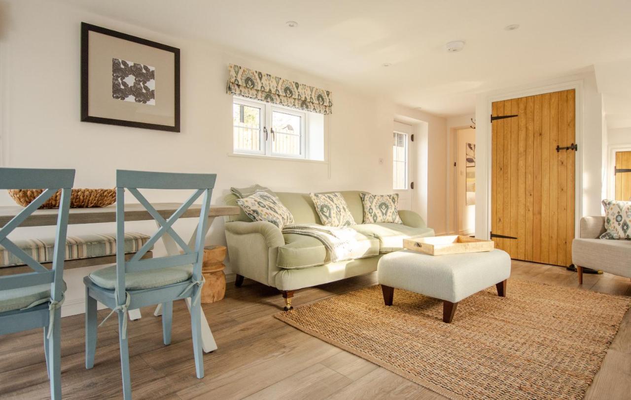 Finwood Green Farm Holiday Cottages-The Calf Shed And The Milk Parlour 헨리인아덴 외부 사진