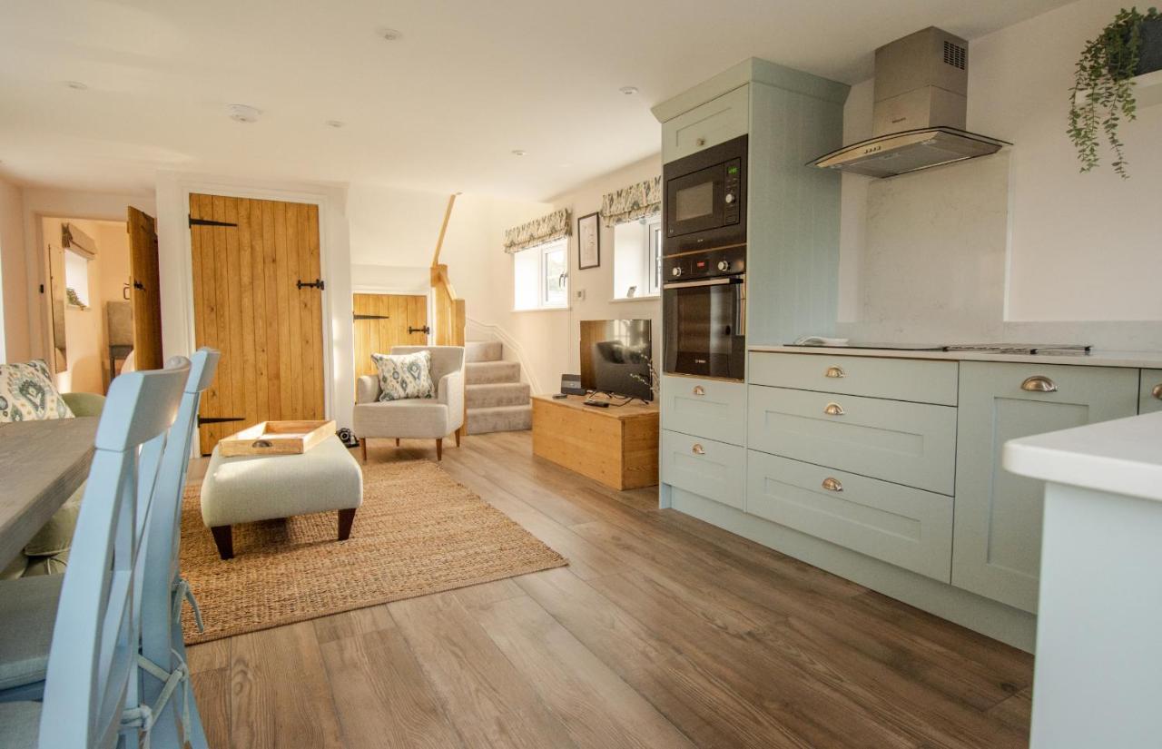 Finwood Green Farm Holiday Cottages-The Calf Shed And The Milk Parlour 헨리인아덴 외부 사진