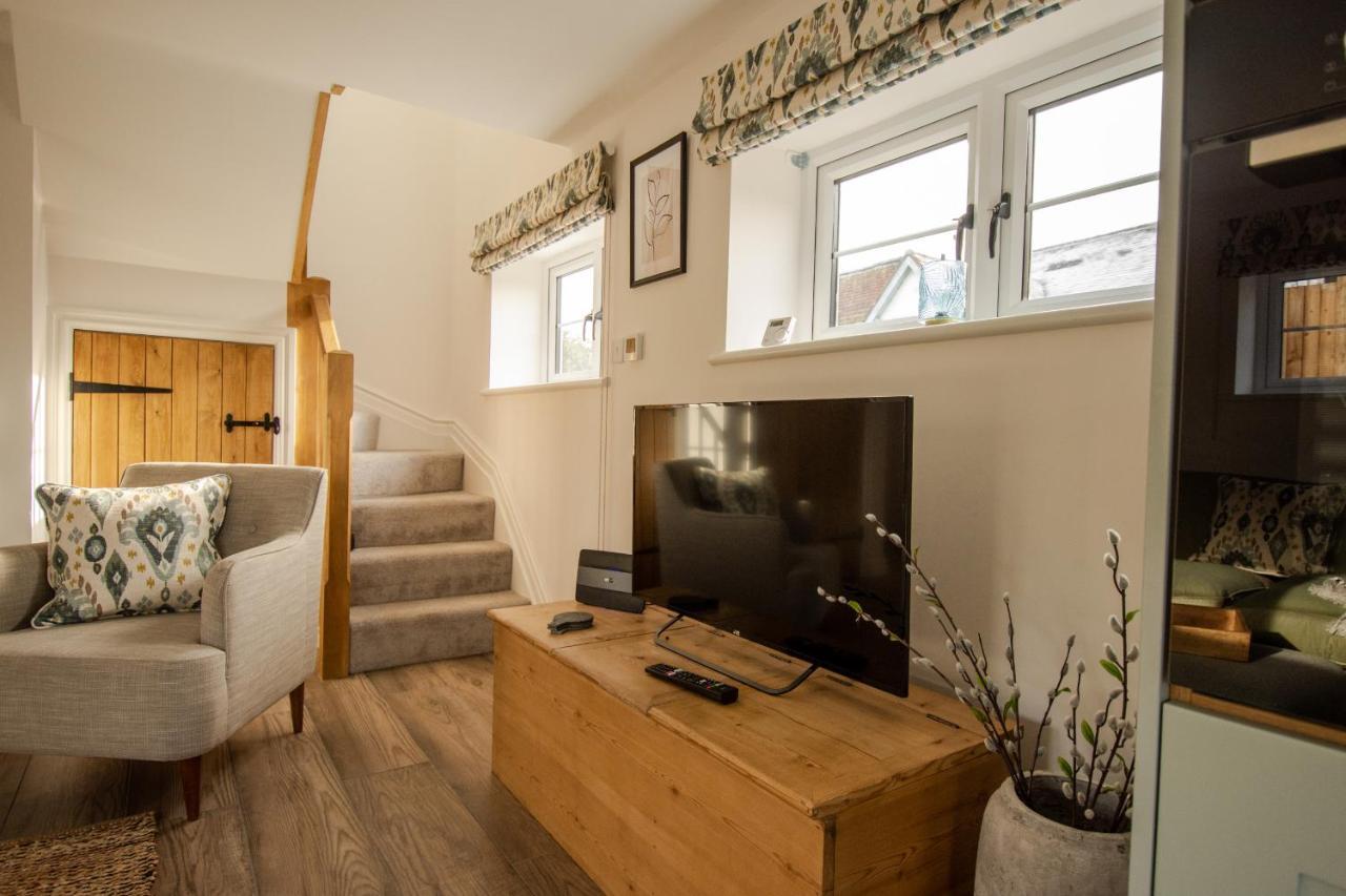 Finwood Green Farm Holiday Cottages-The Calf Shed And The Milk Parlour 헨리인아덴 외부 사진