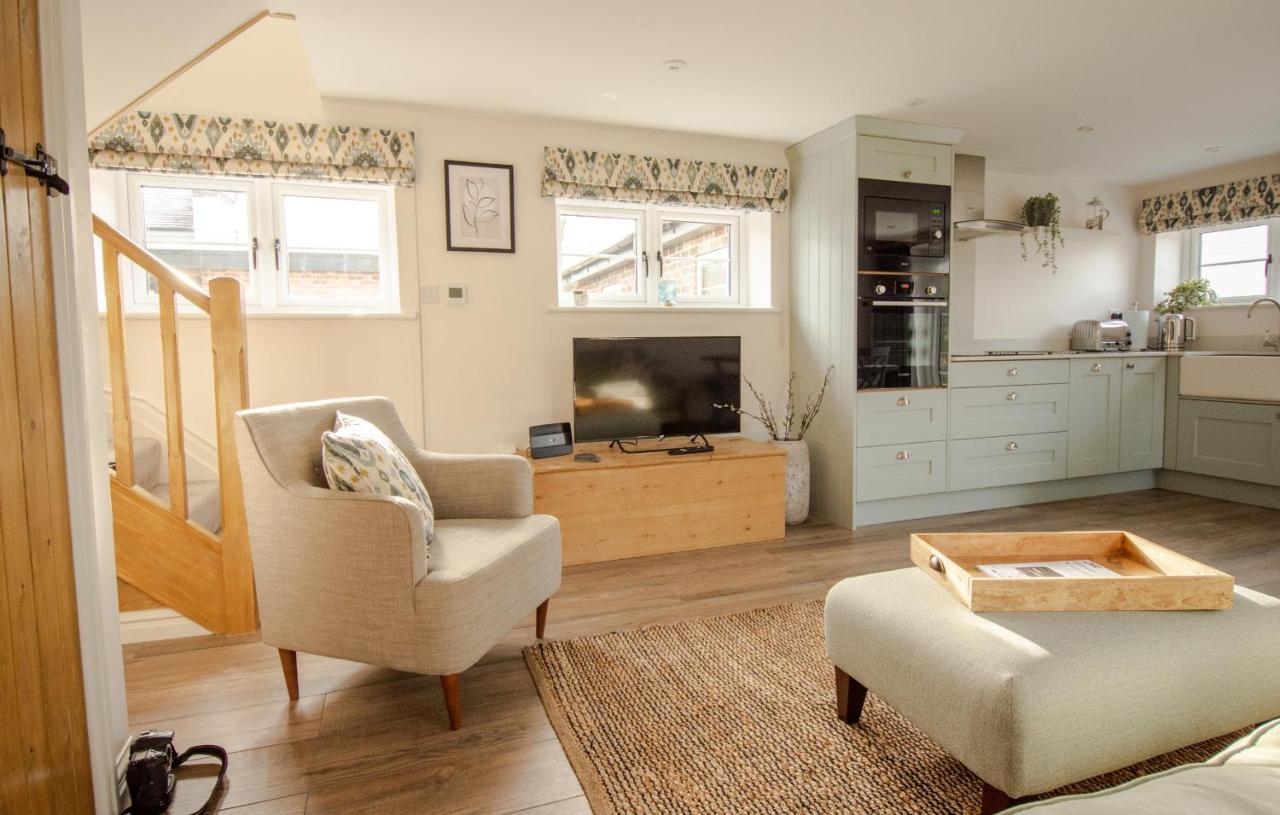 Finwood Green Farm Holiday Cottages-The Calf Shed And The Milk Parlour 헨리인아덴 외부 사진