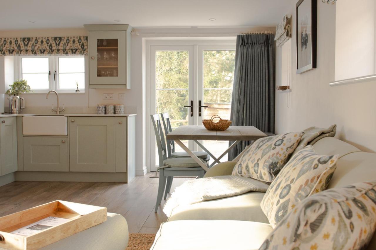 Finwood Green Farm Holiday Cottages-The Calf Shed And The Milk Parlour 헨리인아덴 외부 사진