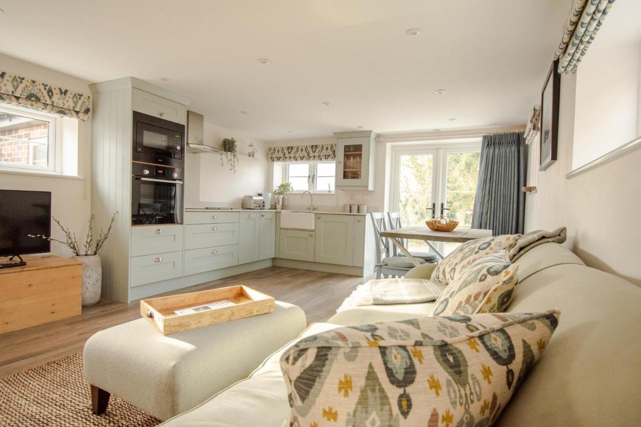 Finwood Green Farm Holiday Cottages-The Calf Shed And The Milk Parlour 헨리인아덴 외부 사진