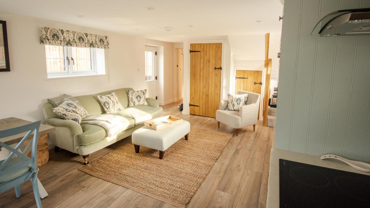 Finwood Green Farm Holiday Cottages-The Calf Shed And The Milk Parlour 헨리인아덴 외부 사진