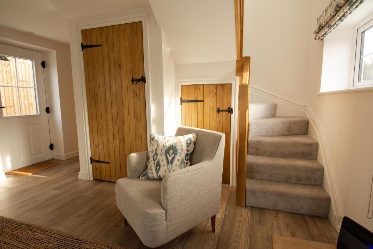 Finwood Green Farm Holiday Cottages-The Calf Shed And The Milk Parlour 헨리인아덴 외부 사진