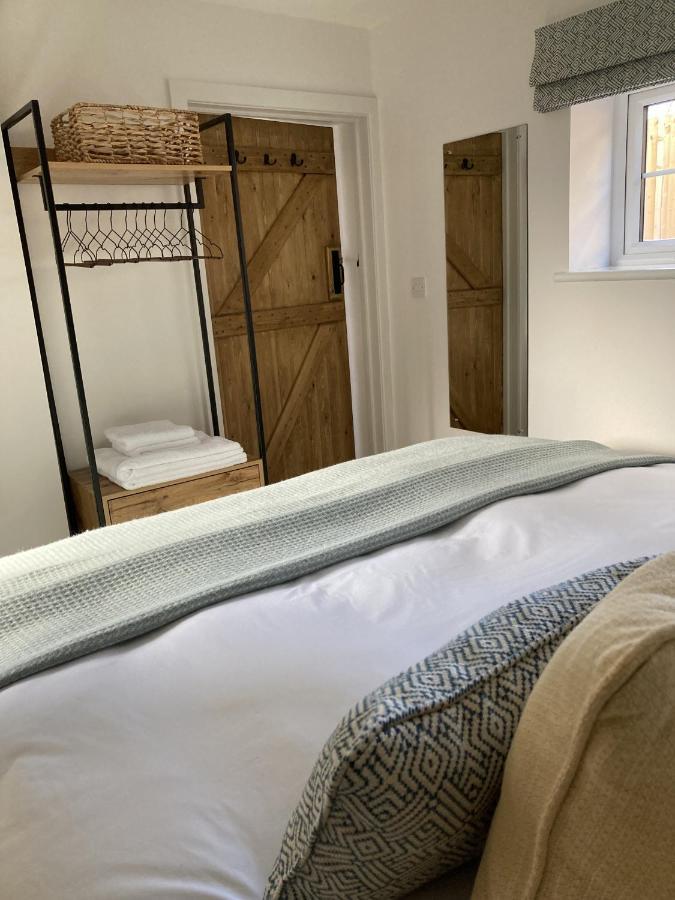 Finwood Green Farm Holiday Cottages-The Calf Shed And The Milk Parlour 헨리인아덴 외부 사진