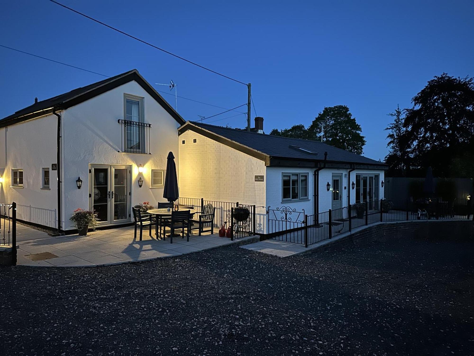 Finwood Green Farm Holiday Cottages-The Calf Shed And The Milk Parlour 헨리인아덴 객실 사진