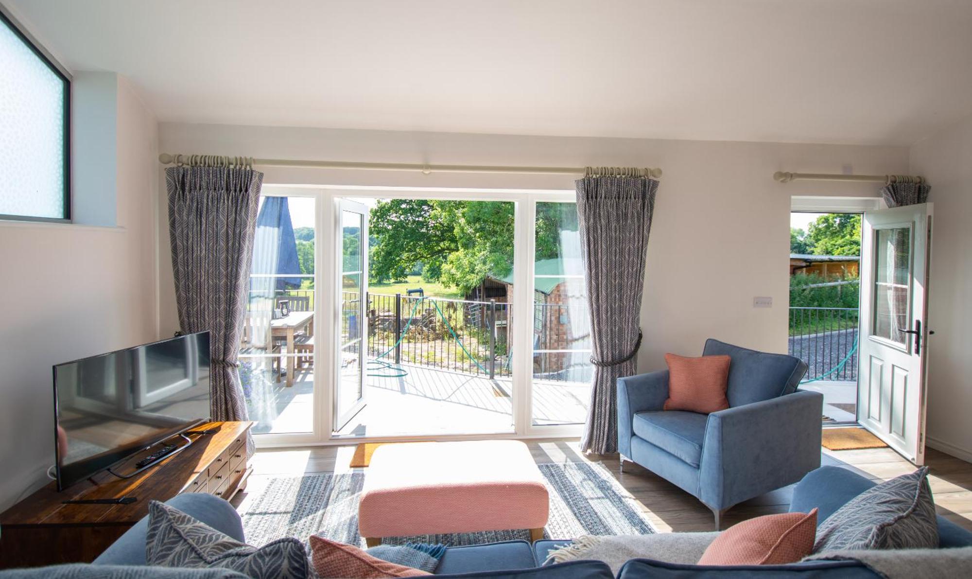 Finwood Green Farm Holiday Cottages-The Calf Shed And The Milk Parlour 헨리인아덴 객실 사진